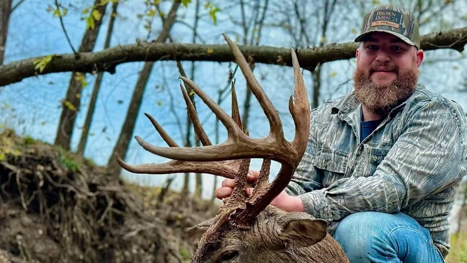 Photo 3 of guide Woodlot Whitetails, 10 - 20 years, uses Bow and Crossbow, specializes in Deer, skilled in Stand Hunting