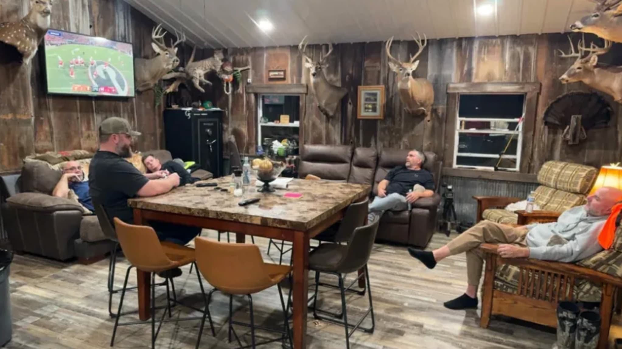 Photo 7 of guide Woodlot Whitetails, 10 - 20 years, uses Bow and Crossbow, specializes in Deer, skilled in Stand Hunting