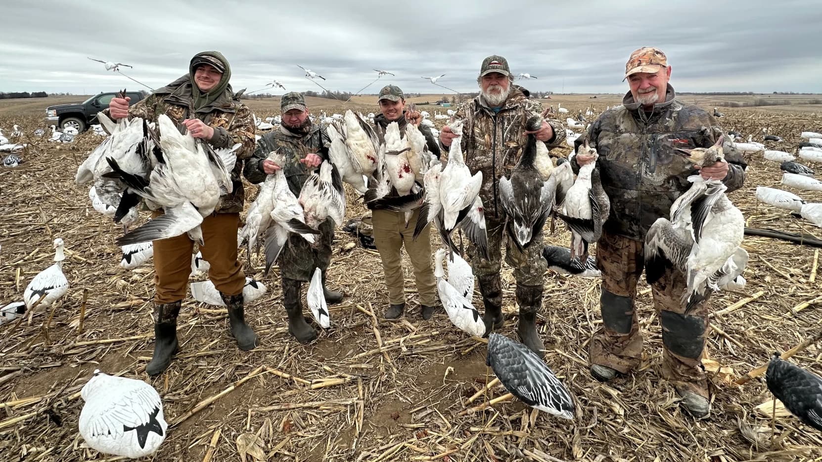 Photo 2 of guide Thompson Outfitters, 20+ years, uses Shotgun, specializes in Snow Geese, skilled in Decoys
