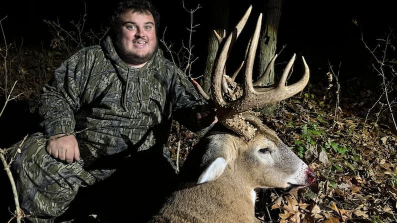 Photo 6 of guide Woodlot Whitetails, 10 - 20 years, uses Bow and Crossbow, specializes in Deer, skilled in Stand Hunting