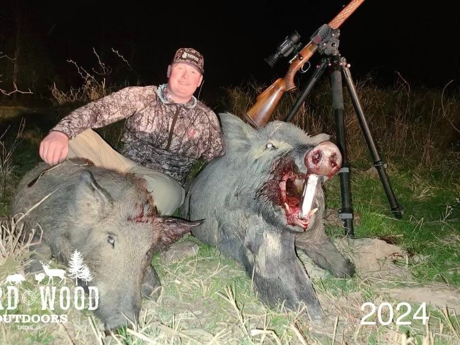 Photo 2 of guide Hardwood Outdoors, 10 - 20 years, uses Bow and Crossbow and Rifle, specializes in Deer and Turkey and Wild Boar, skilled in Hunting with Dogs and Spot and Stalk and Tracking